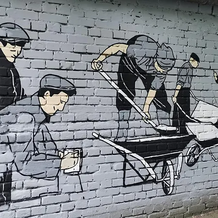 Na Muranowie - Mieszkanie Z Historia I In Muranow - A Flat With History *