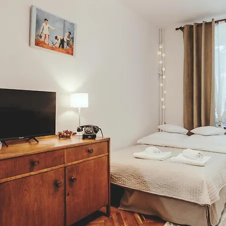 Apartmán Na Muranowie - Mieszkanie Z Historia I In Muranow - A Flat With History