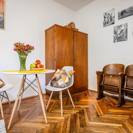 Na Muranowie - Mieszkanie Z Historia I In Muranow - A Flat With History *